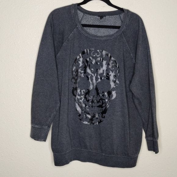Torrid Black Mineral Wash Skull Raglan Fleece Sweatshirt Women's Plus Size 1X - Picture 2 of 7